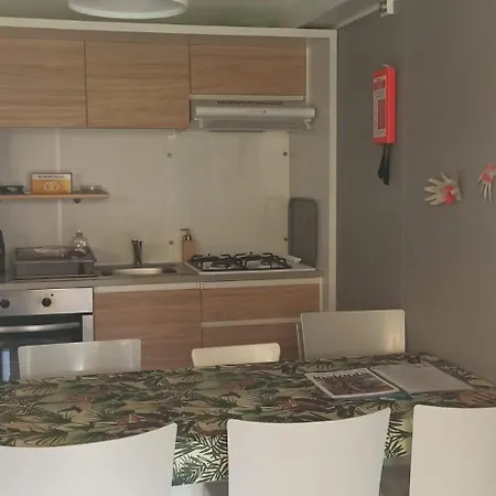 - 145 - Mignon Mobilhome 4 Personnes Sur 5 Etoiles 울가트